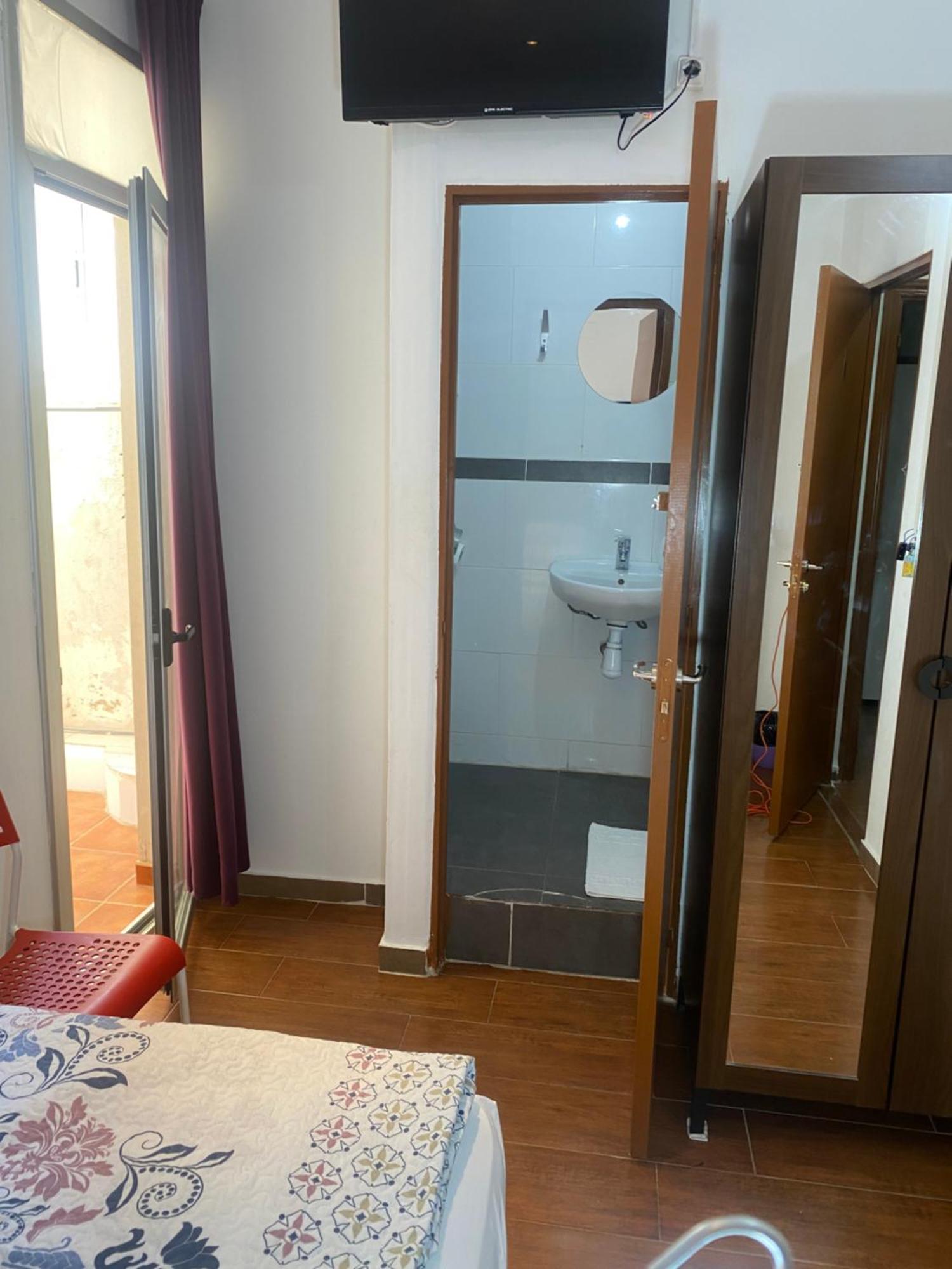 Hostal Granvia 628 Barcelona Exterior photo